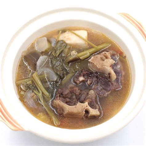 Slow cooker oxtail sinigang .